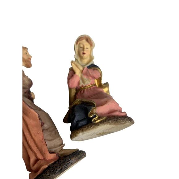 Nativity Resin Figurine Christmas Mary Kneeling Joseph 4 Inch - Picture 6 of 7